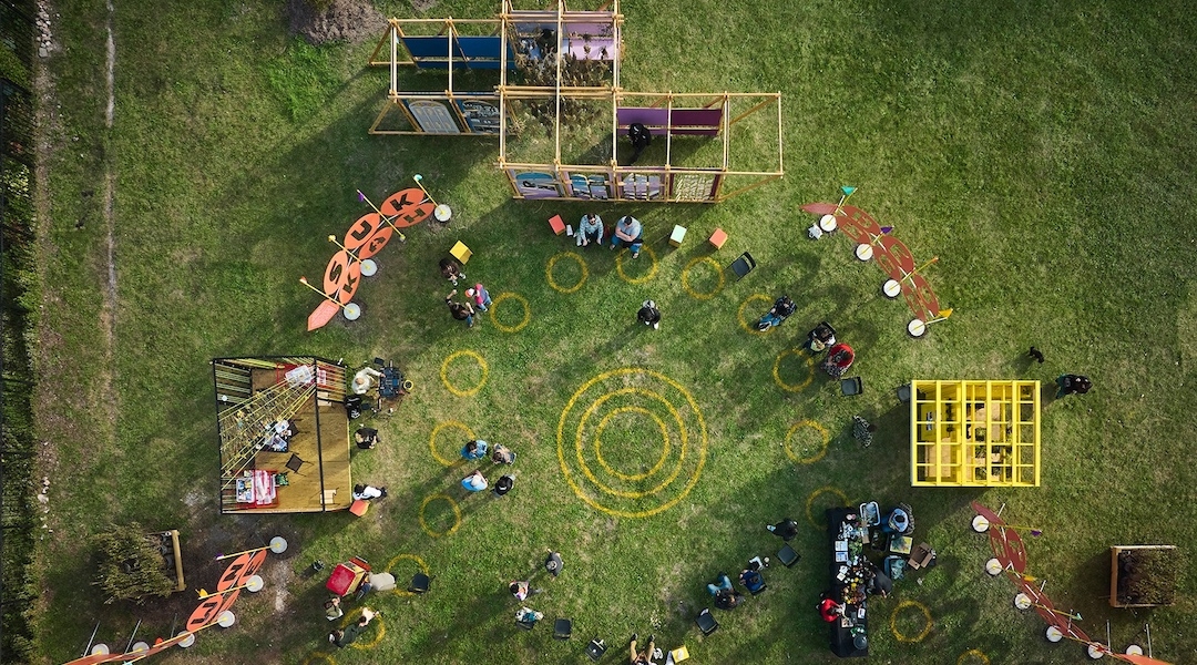 À Chicago, une église dirigée par des Noirs et une communauté juive abordent une histoire douloureuse à travers une fête de Souccot