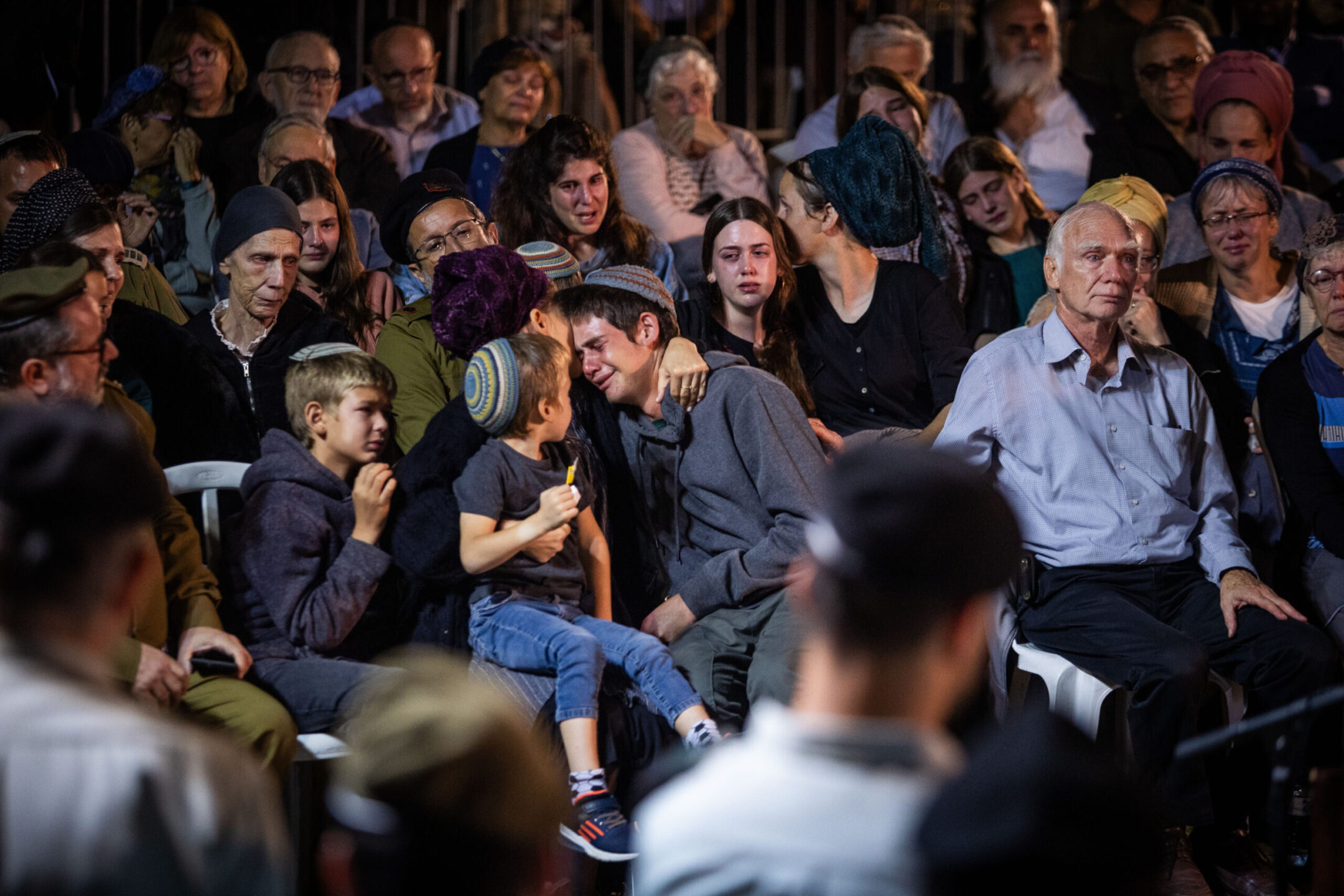 J'ai pleuré lors d'un enterrement en Israël cette semaine.  Mais pas pour longtemps : une autre était sur le point de commencer.