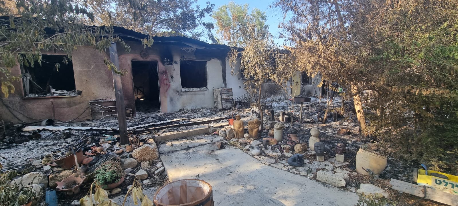 « J'ai décidé de faire le mort… Mon fils est toujours porté disparu » : récit d'un survivant du kibboutz Nir Oz