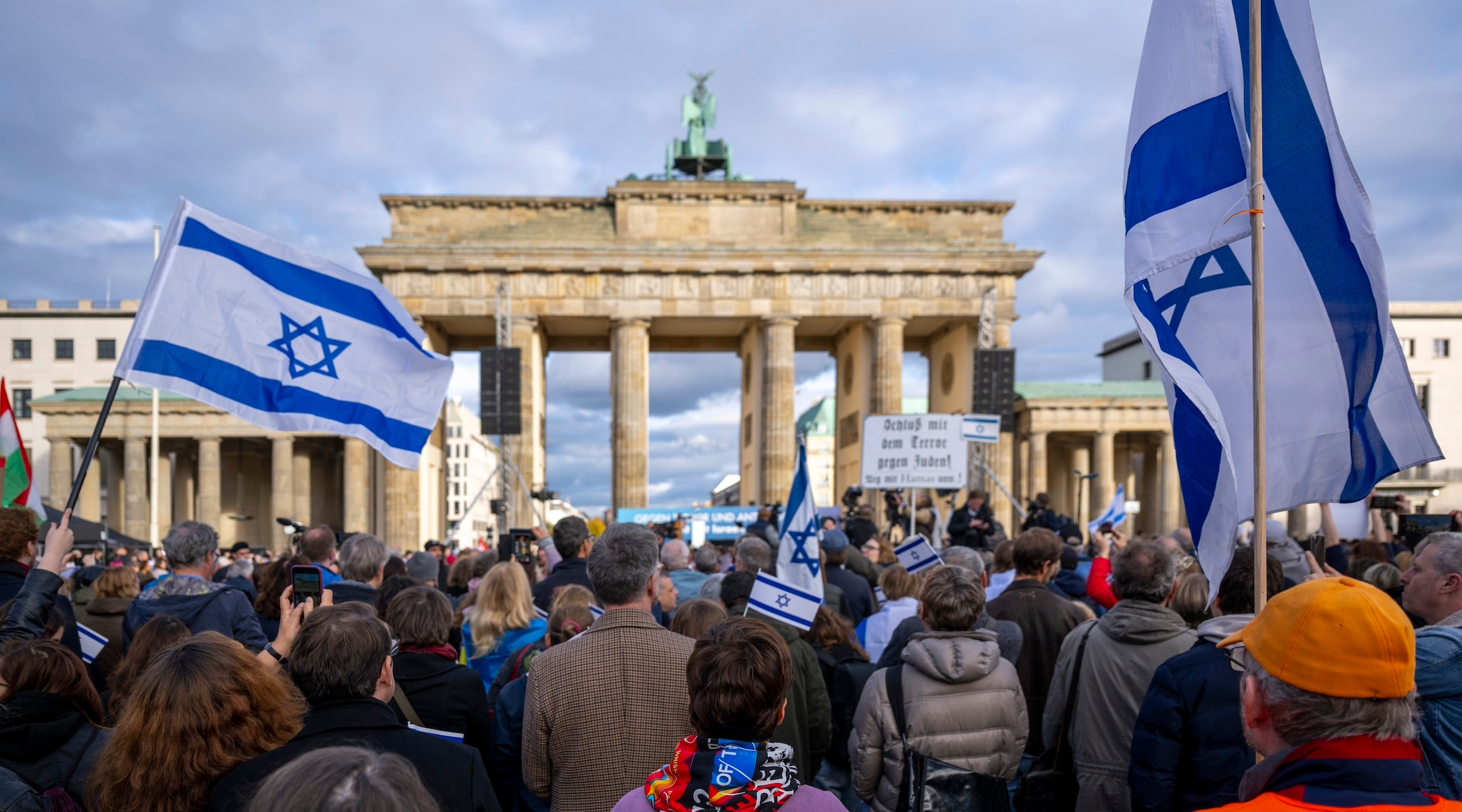 Des milliers d'Allemands et de nombreux hommes politiques participent au rassemblement pro-israélien à Berlin