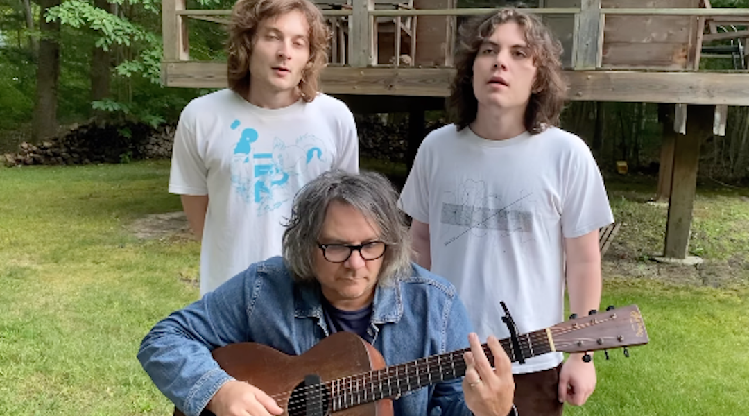 Le chanteur de Wilco, Jeff Tweedy, propose une prière juive pour la guérison au milieu de la guerre entre Israël et le Hamas