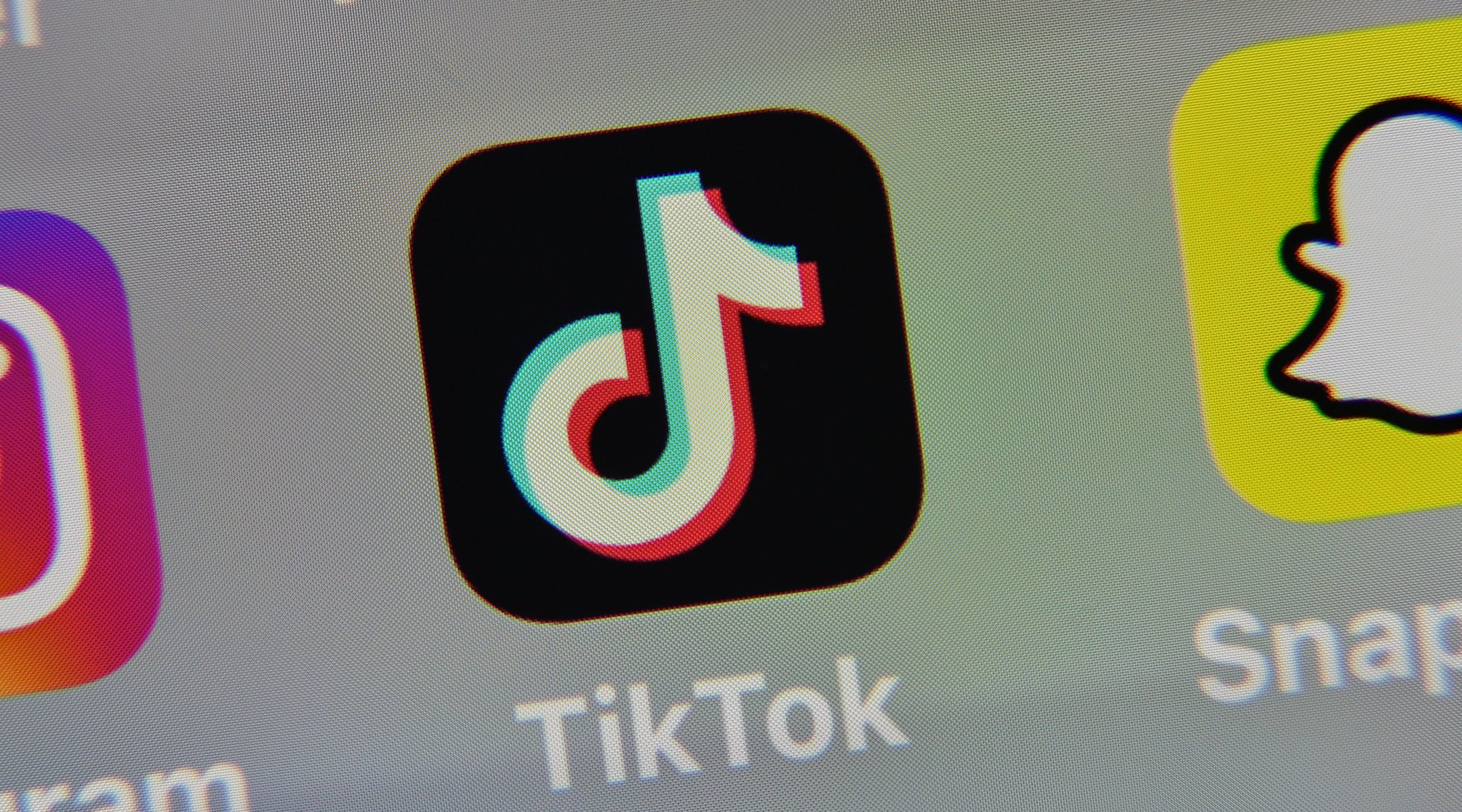 Les parents israéliens et américains sont invités à supprimer les applications sociales avant que leurs enfants ne voient les vidéos d'otages