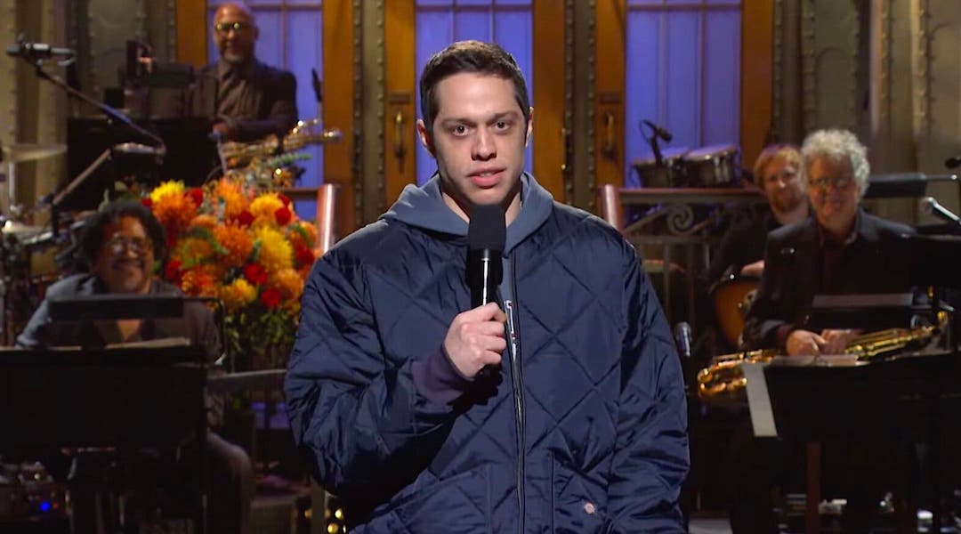 Pete Davidson revient sur la guerre entre Israël et le Hamas dans la sombre ouverture de "Saturday Night Live"