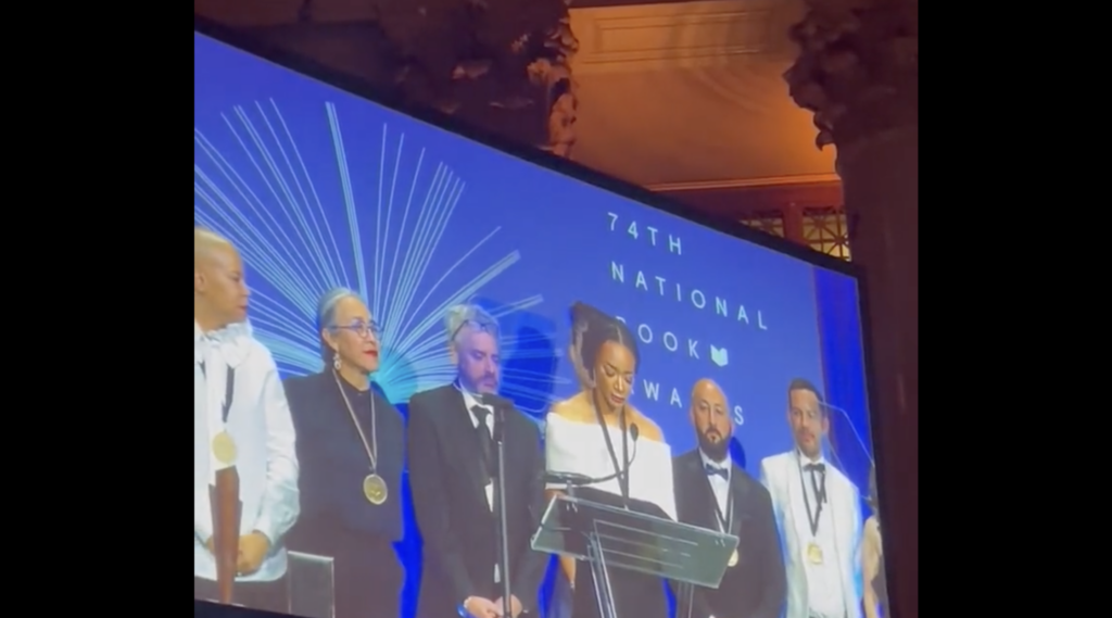 20 des 25 auteurs nominés aux National Book Awards appellent au cessez-le-feu à Gaza lors de la cérémonie