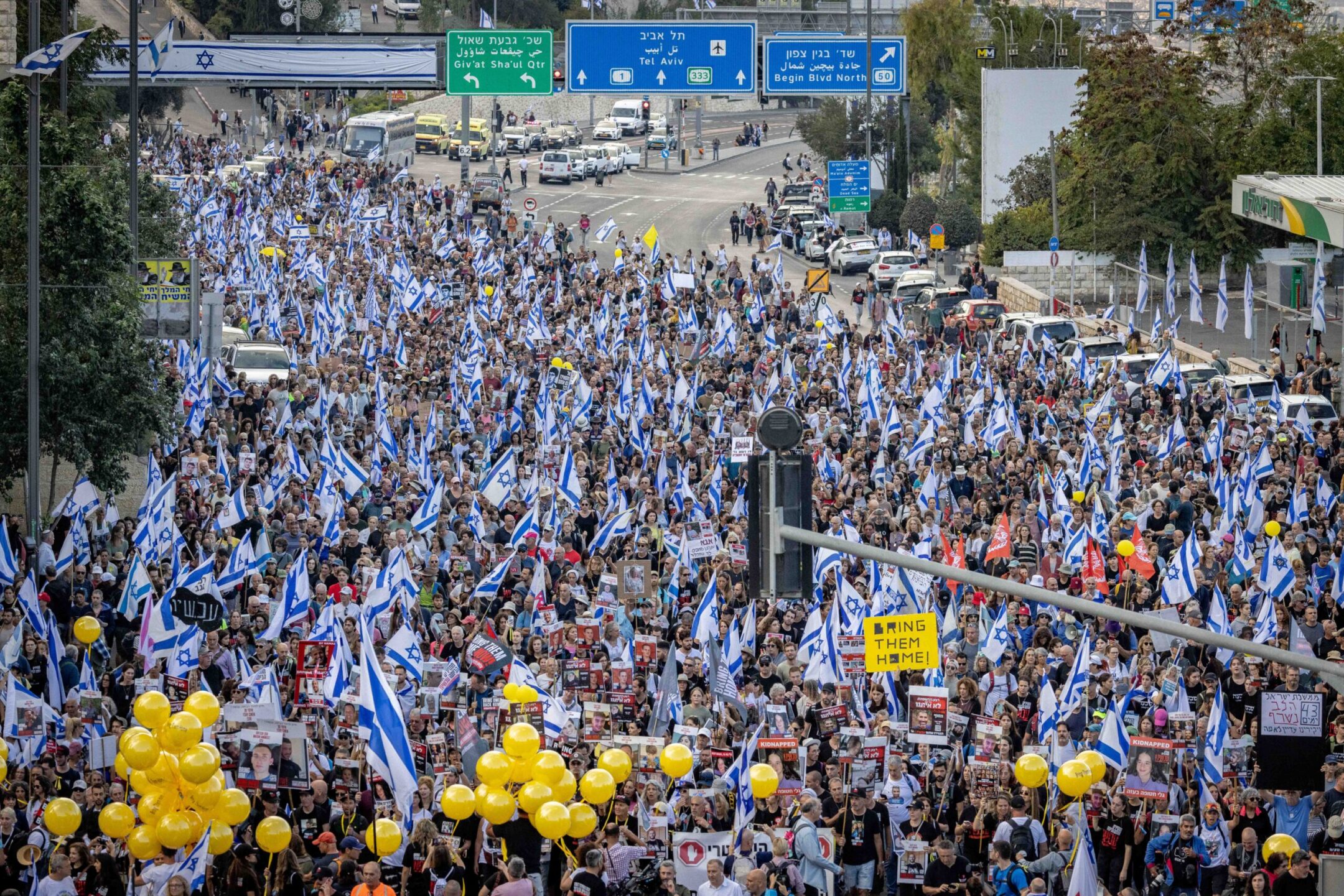 30 000 Israéliens se joignent aux familles des otages lors d'un rassemblement à Jérusalem alors que les informations circulent sur un accord de libération
