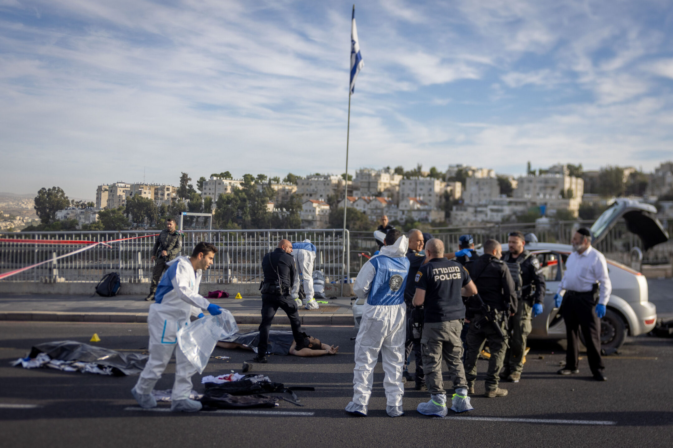 Le Hamas revendique une fusillade à Jérusalem qui a fait 3 morts alors que la trêve à Gaza est prolongée de peu