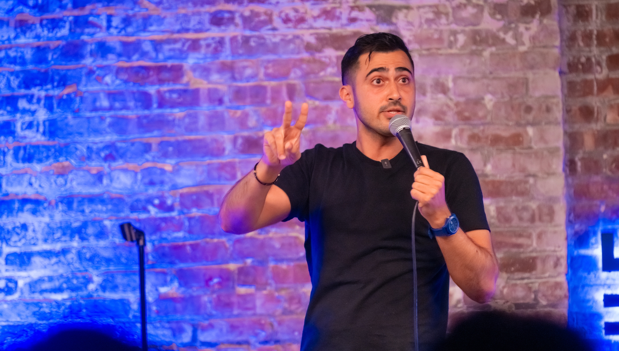 Un comédien boukharien exploite son identité juive dans son premier spectacle solo