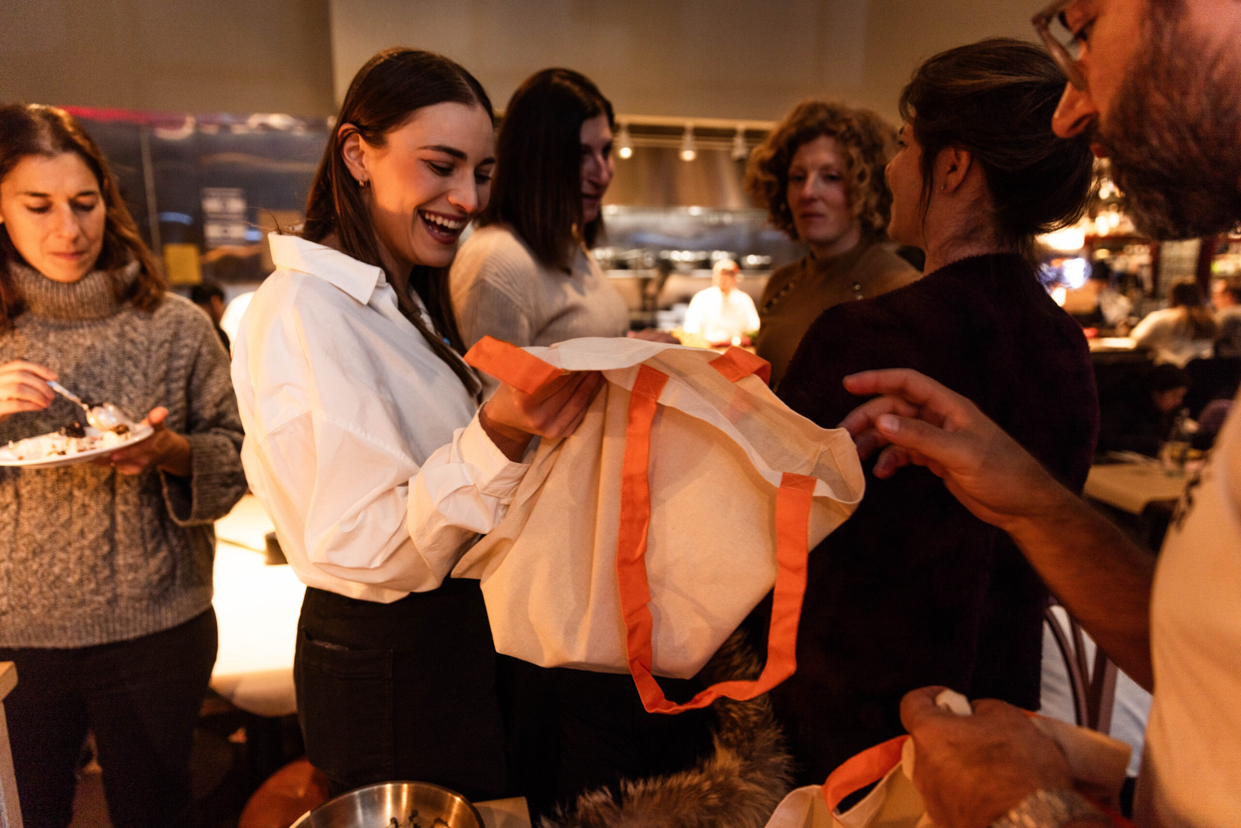 Une nouvelle visite à pied des restaurants israéliens de New York devient un exercice de convivialité