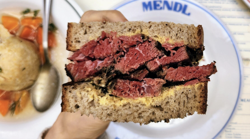 Ce qui pourrait être la meilleure charcuterie juive de style new-yorkais des Amériques se trouve à Mexico