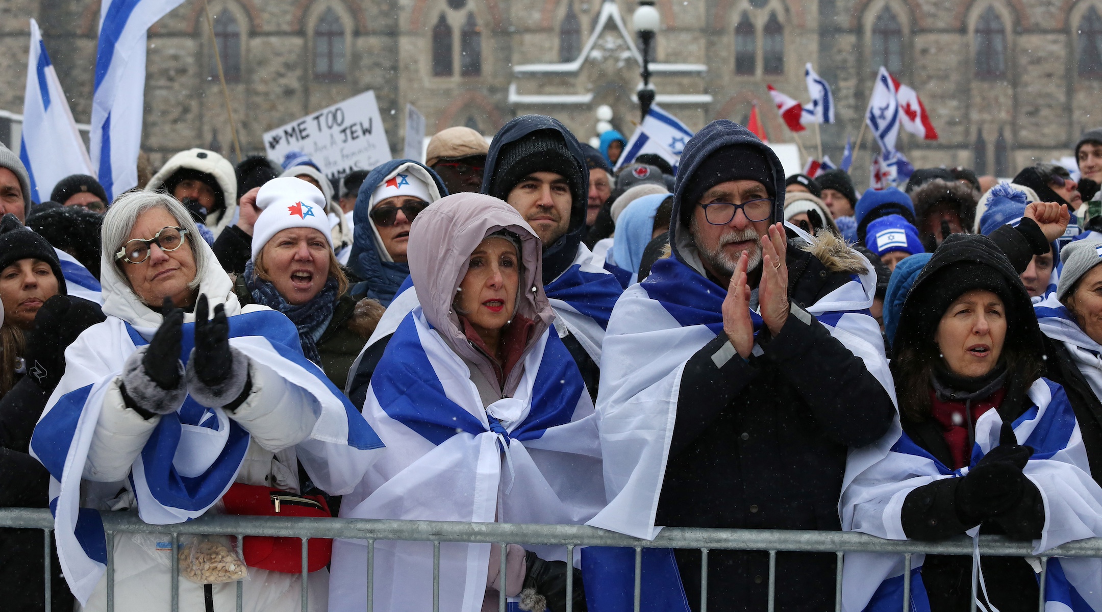Malgré le boycott des chauffeurs de bus, des milliers de personnes participent à un rassemblement pro-israélien à Ottawa