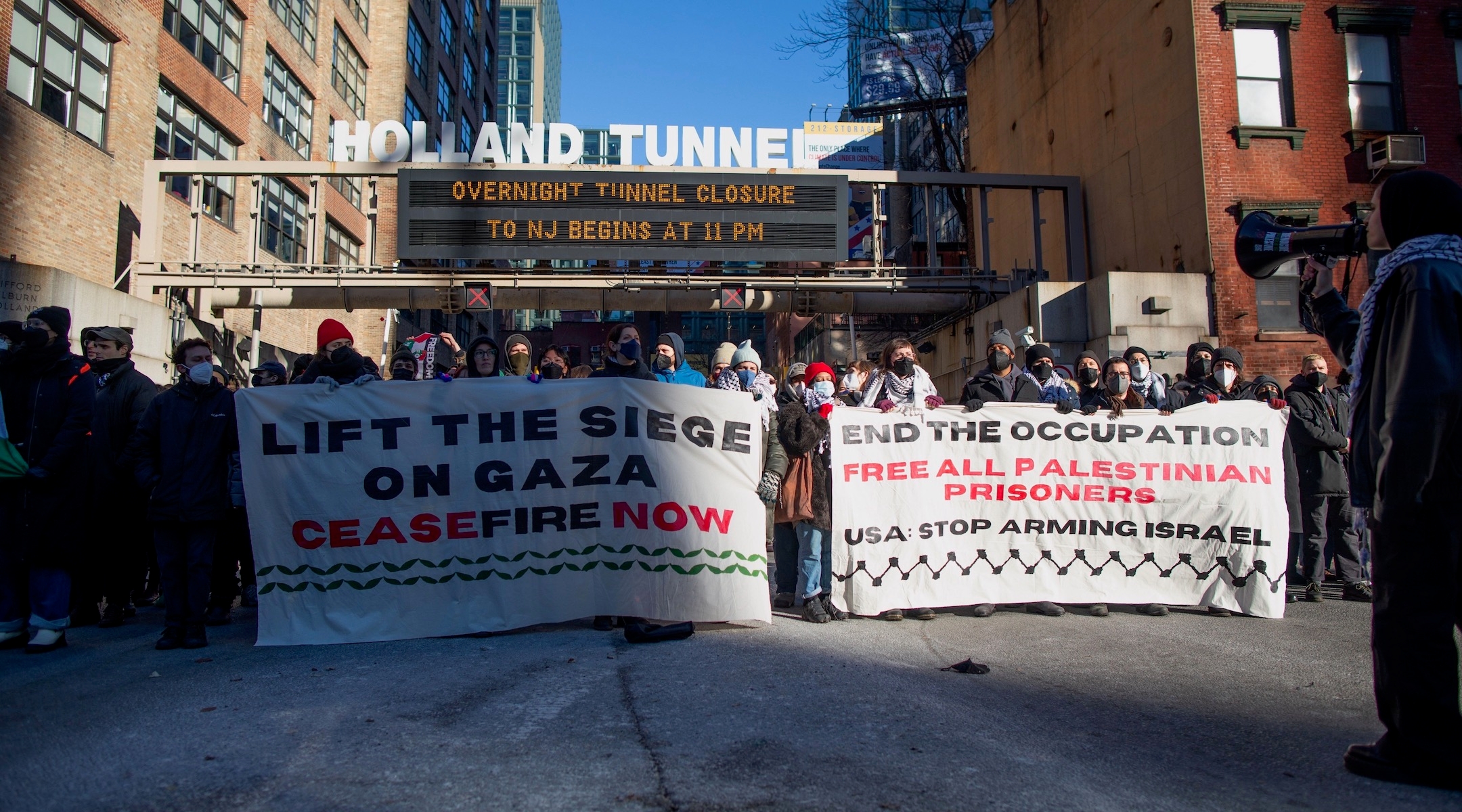 Un matin en désordre à New York alors que les manifestations pro-palestiniennes ont fermé les ponts de l'East River et le Holland Tunnel