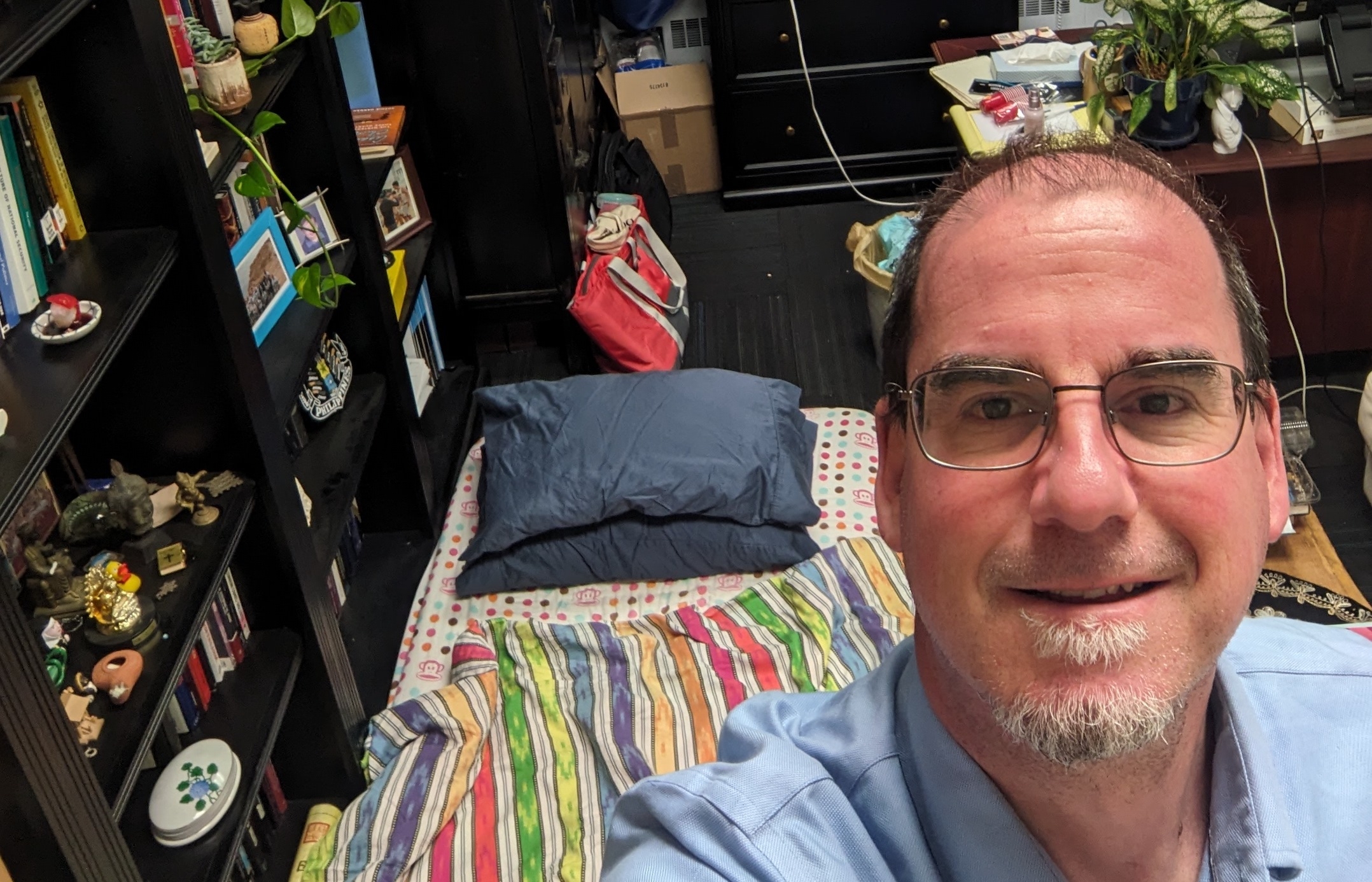 Les étudiants juifs de Berkeley affrontent des manifestants pro-palestiniens.  Leur professeur organise un sit-in.