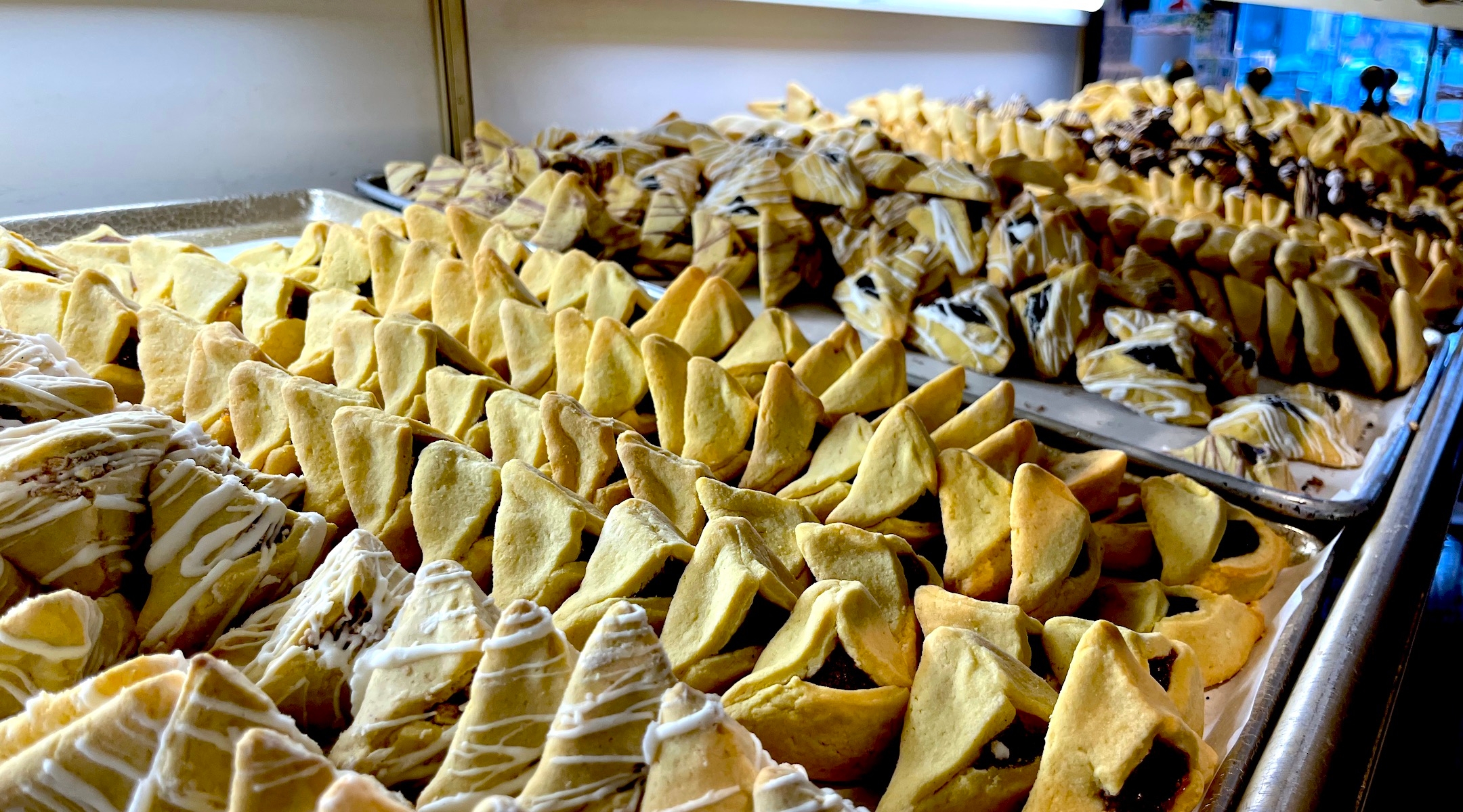 Dans une boulangerie très fréquentée de Borough Park, il est temps de préparer les hamantaschen