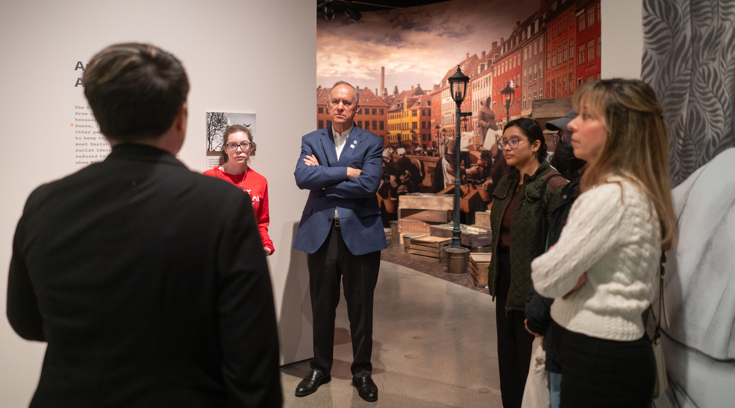 Les étudiants de la CUNY et le chancelier de la CUNY, Félix V. Matos Rodríguez, visitent le Musée du patrimoine juif, le 15 mars 2024. (Luke Tress)