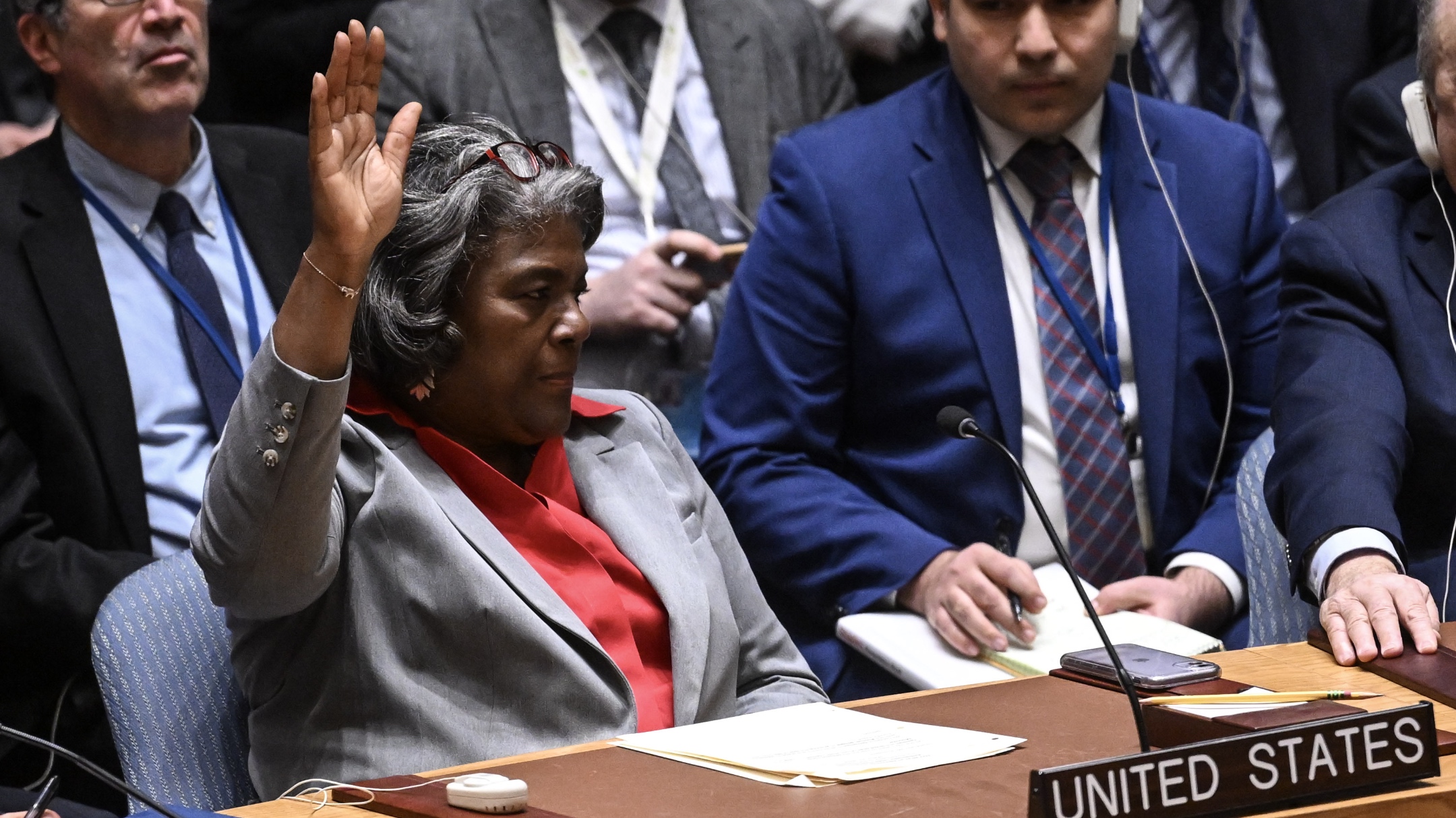 Les États-Unis autorisent l’adoption de la résolution de cessez-le-feu à l’ONU à Gaza, suscitant la colère de Netanyahu