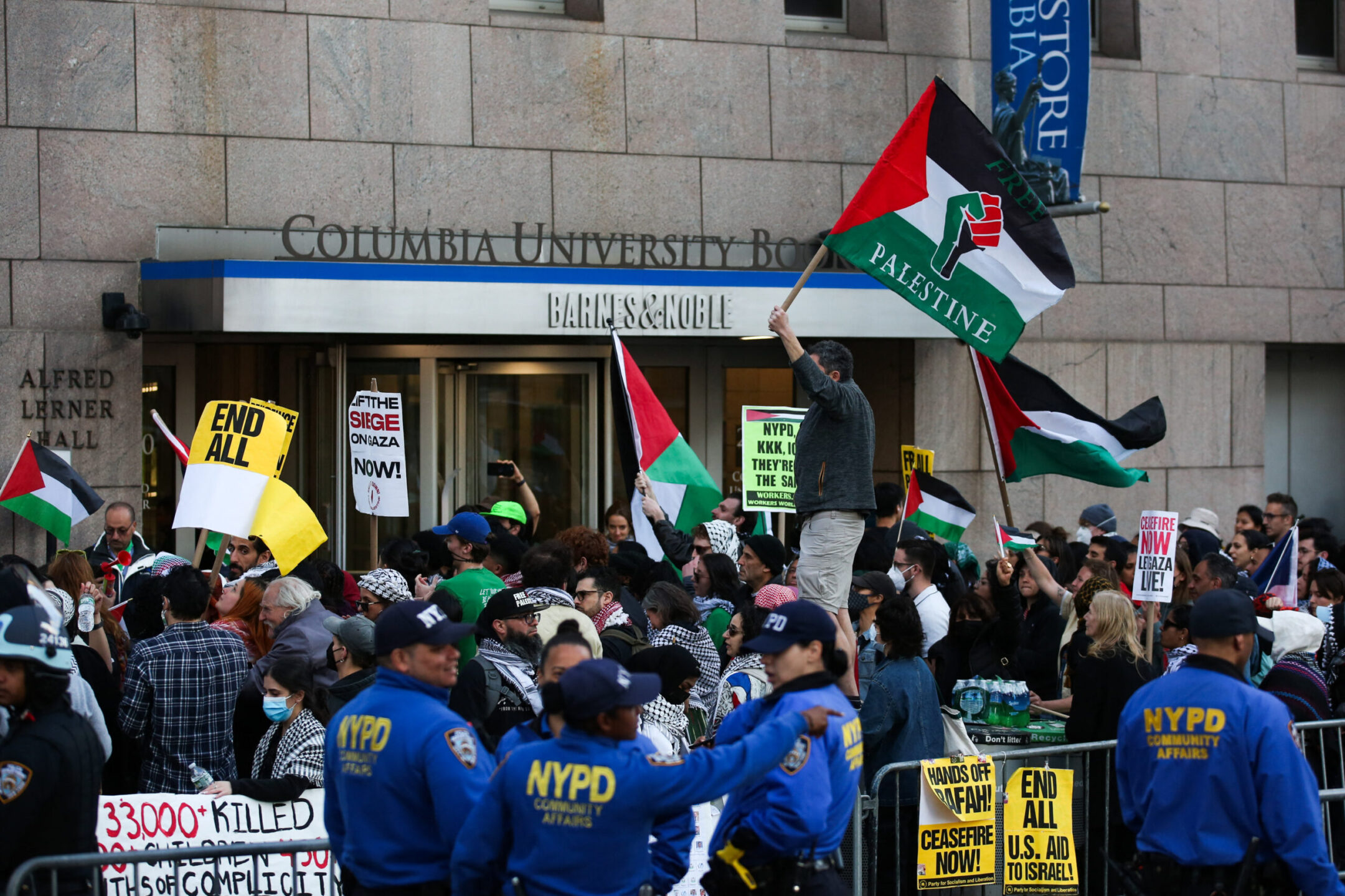 Le rabbin de Columbia U exhorte les étudiants juifs à partir alors que les manifestations pro-palestiniennes continuent de secouer le campus