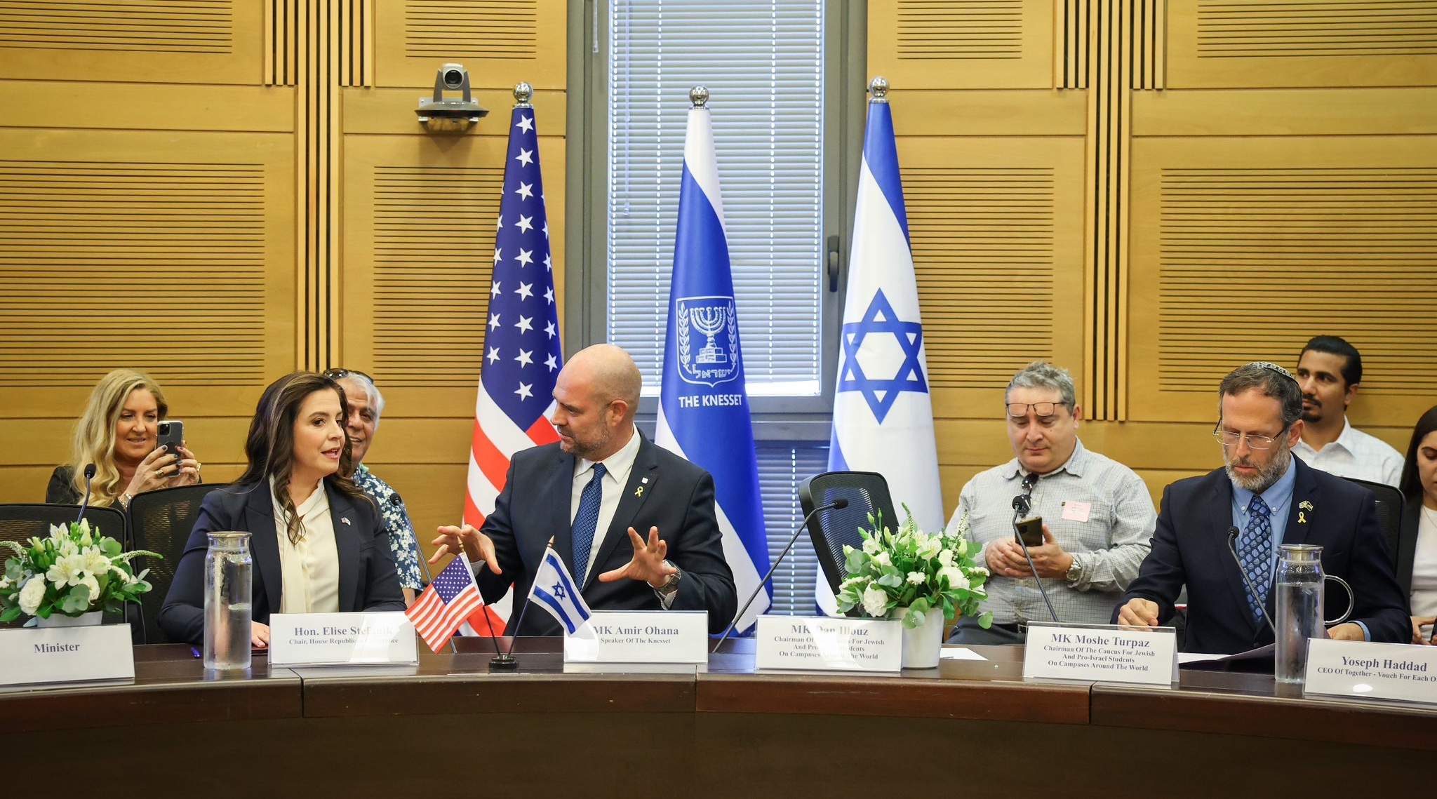 "Avec l'aide de Dieu", Trump sera réélu, a déclaré la députée républicaine Elise Stefanik à la Knesset israélienne dans un discours partisan