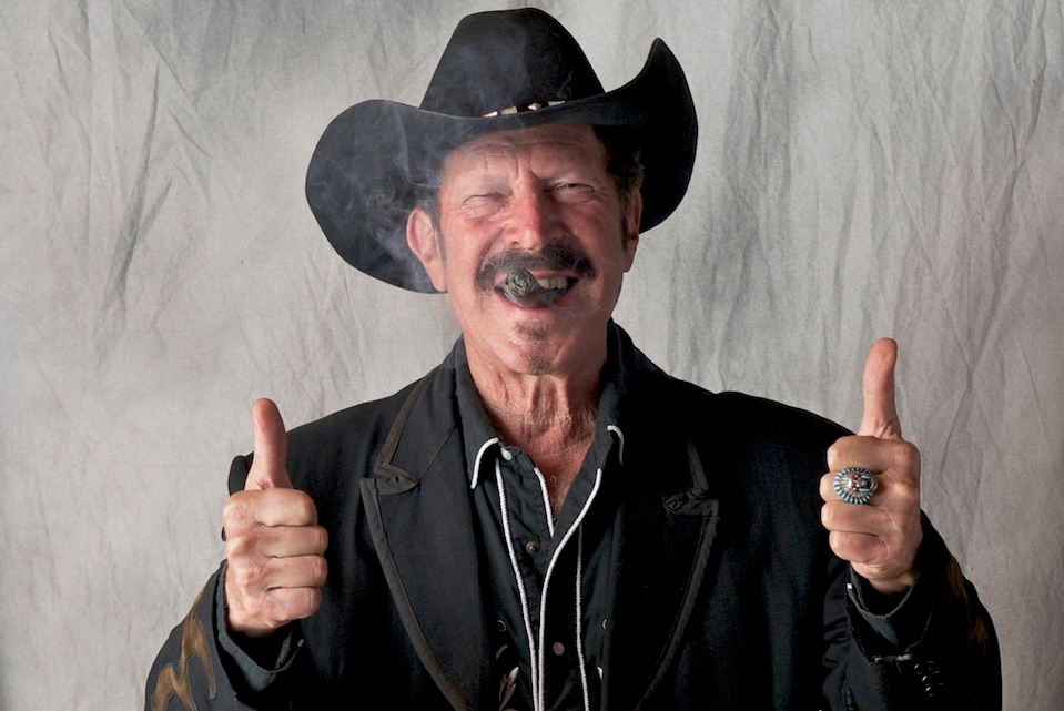 Kinky Friedman, chanteur et romancier qui a dirigé The Texas Jewboys, décède à 79 ans
