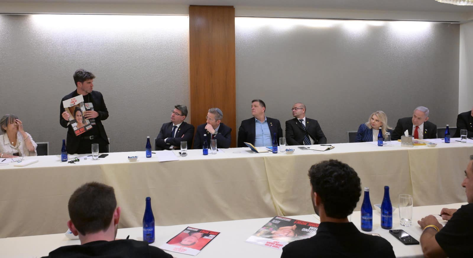 Netanyahou rencontre les familles des otages à Washington alors que la pression monte pour un accord