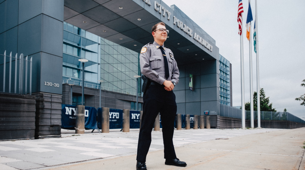 Une recrue orthodoxe du NYPD recevra la plus haute distinction lors de la remise des diplômes de la police