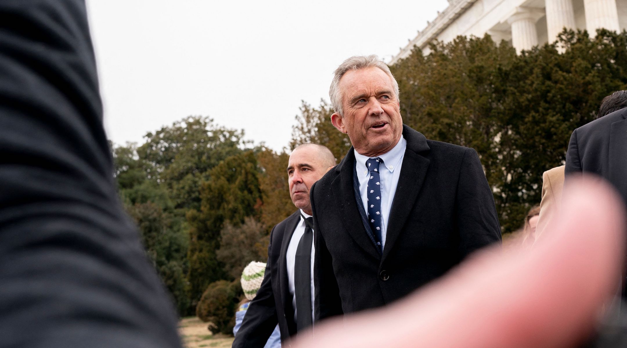 RFK Jr. met fin à une campagne présidentielle de longue haleine, qui comprenait une série de commentaires bizarres sur les Juifs
