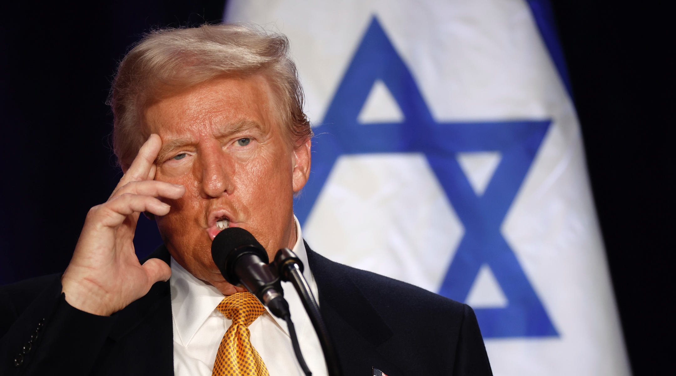 « Il nous tend un piège » : les dirigeants juifs s'inquiètent de la responsabilité que Trump impute aux Juifs en cas de défaite