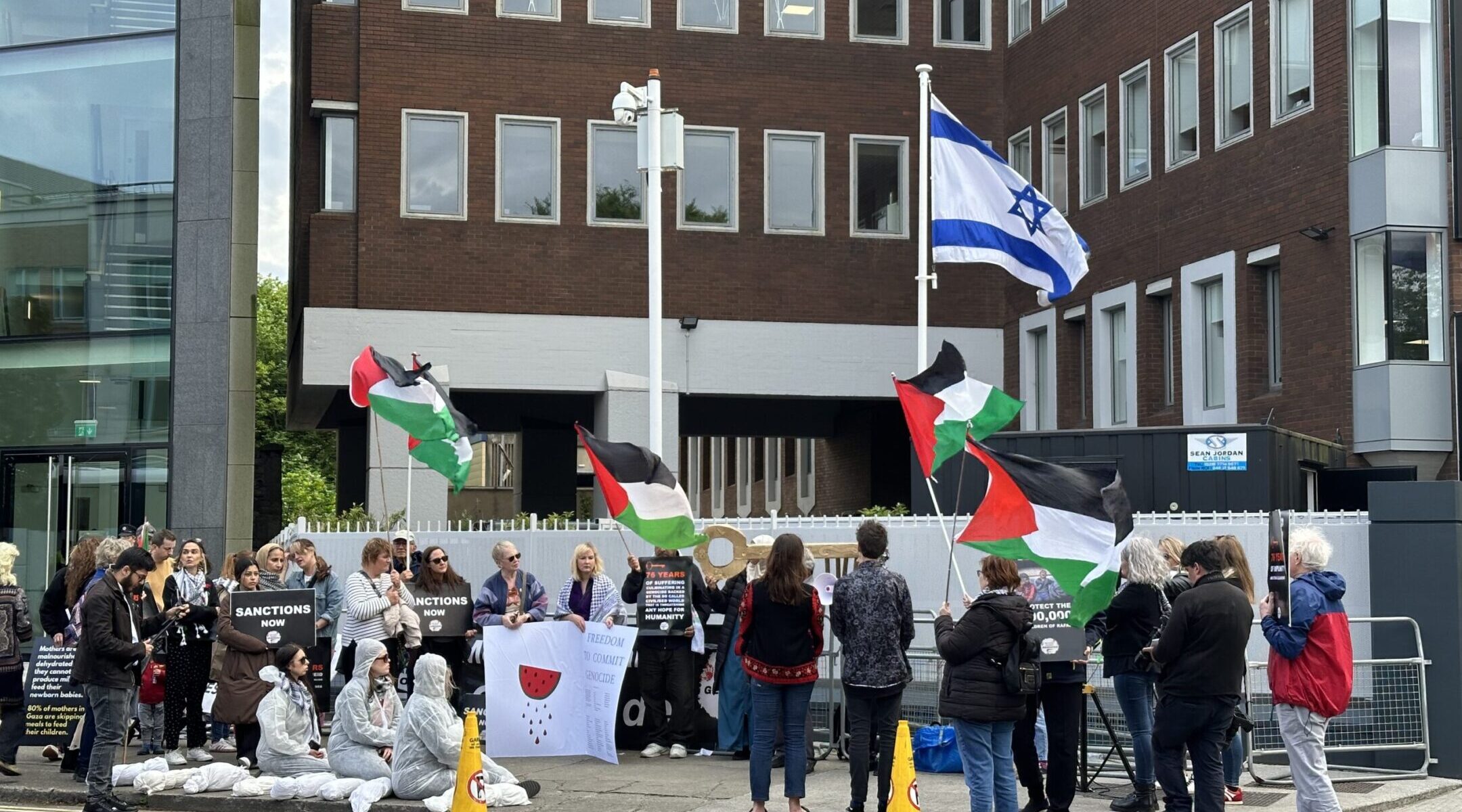 Israël va fermer l'ambassade d'Irlande, citant la « rhétorique antisémite du gouvernement irlandais »