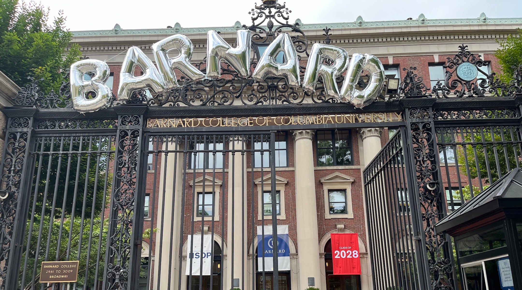 Barnard règle le procès par des étudiants juifs et israéliens, accepte une litanie de mesures pour lutter contre l'antisémitisme