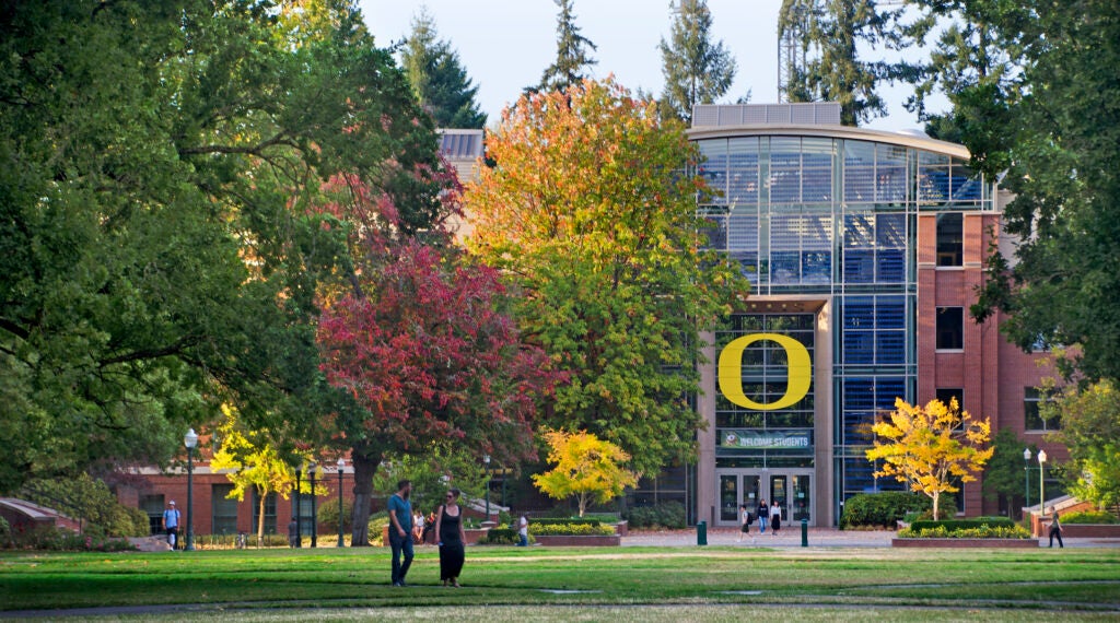 Students walking through the campus of the University of Oregon