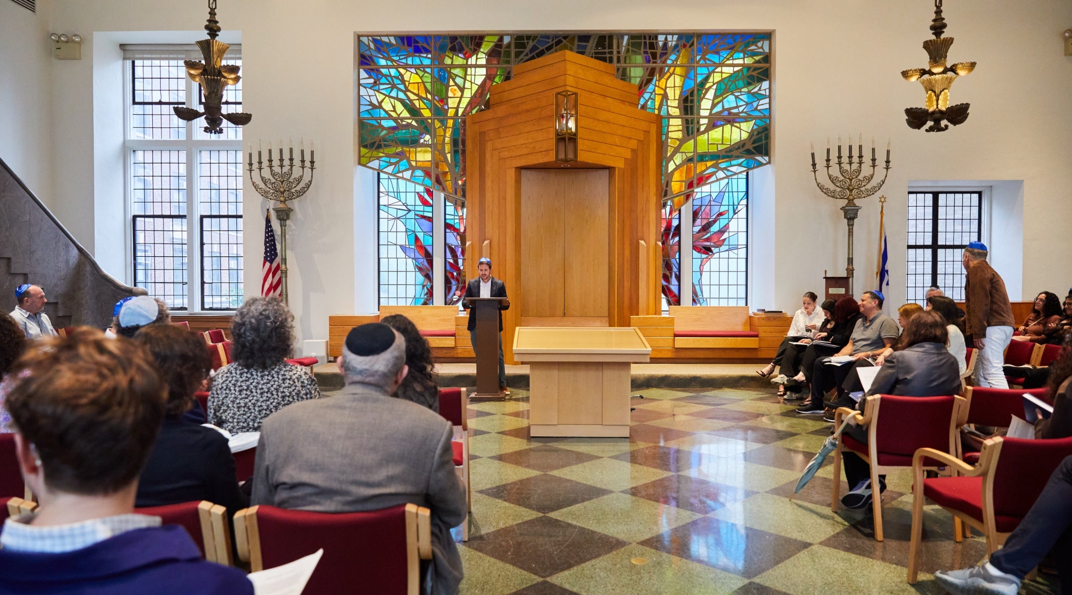 À Kanisse, une communauté égalitaire pour les juifs séfarades et Mizrahi, les femmes dirigent des services de fortes vacances