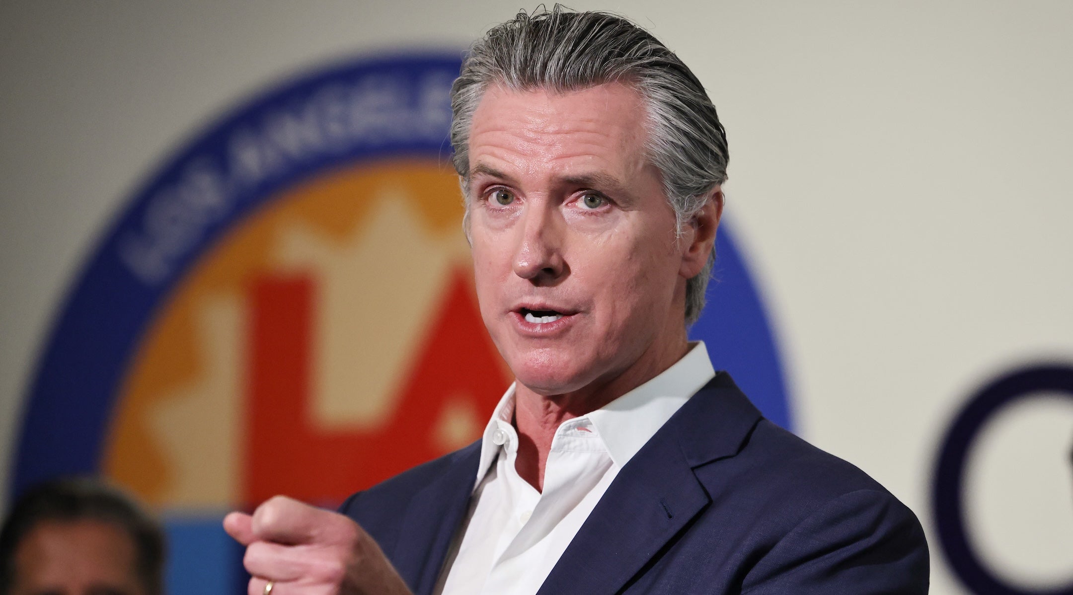La Californie crée un nouveau bureau pour lutter contre l'antisémitisme dans les écoles publiques, après que Newsom a signé un projet de loi qui divise